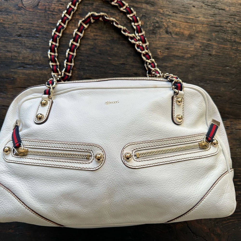 Gucci White and Gold Shoulder Bag with Chain-Link Handle
